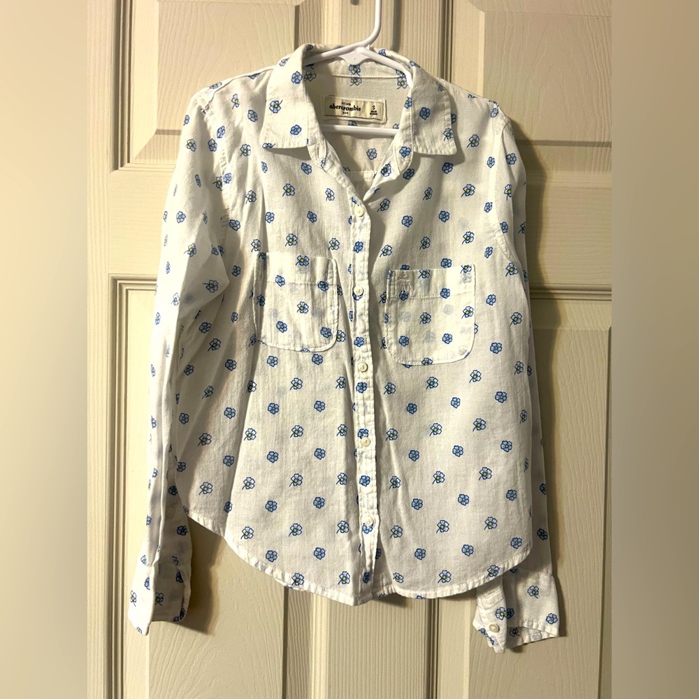 Abercrombie Kids White and Blue Flower Button-Up Shirt Girl Small